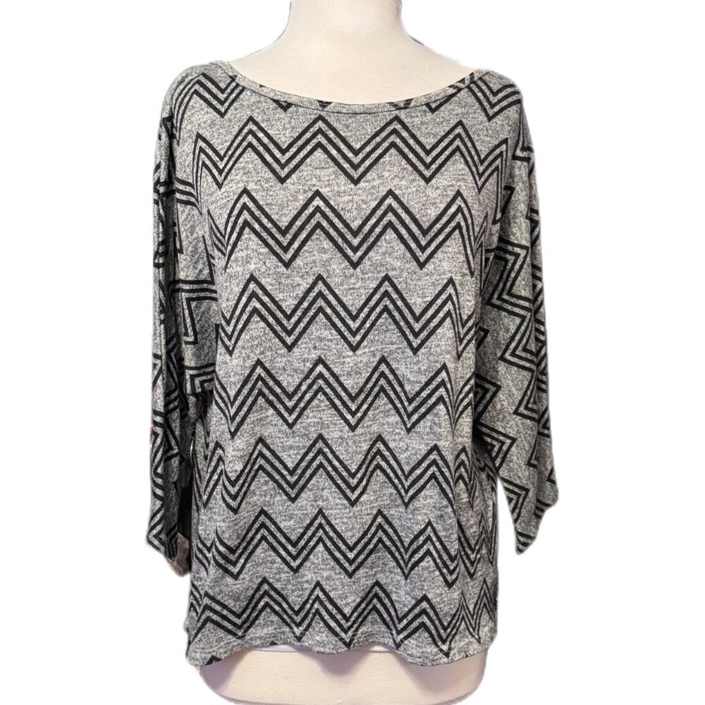 Don't Stop Believing Knit Top Chevron Flowy Relaxed Fit 3/4 Sleeve Black Grey 1X